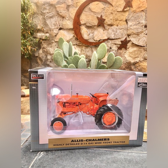 New! Allis-Chalmers D-14 1:16 Scale Die Cast Model Tractor - Picture 4 of 8